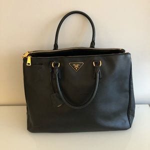 PRADA SAFFIANO GALLERIA BAG - Black leather